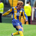 Gordon Strachan wearing Leeds United 1994 Away shirt