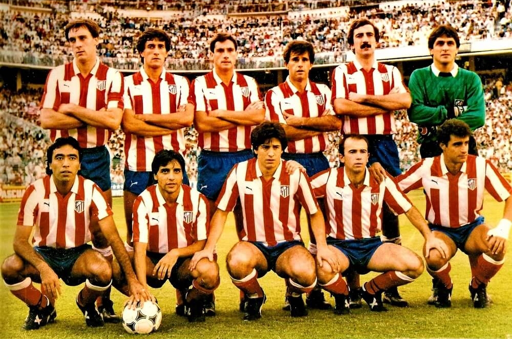 Atletico Madrid 1985-86 team with the kit of the season